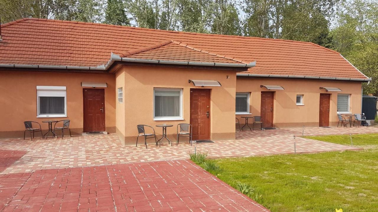 Angyal Apartman Cserkeszőlő Exteriér fotografie