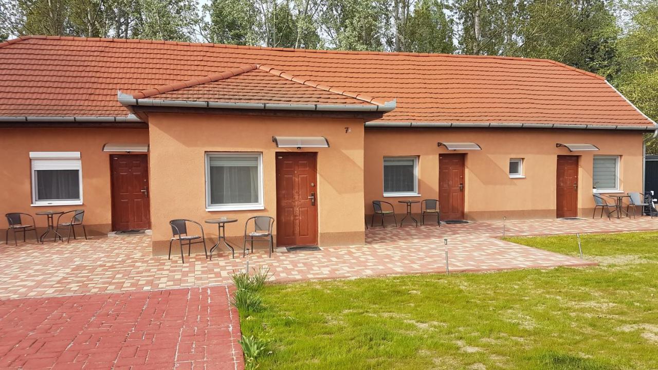 Angyal Apartman Cserkeszőlő Exteriér fotografie