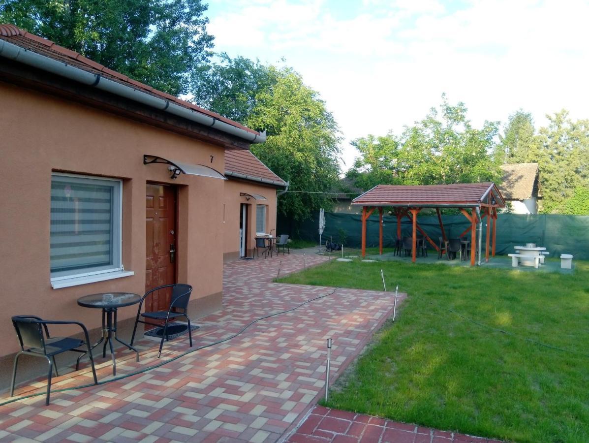Angyal Apartman Cserkeszőlő Exteriér fotografie